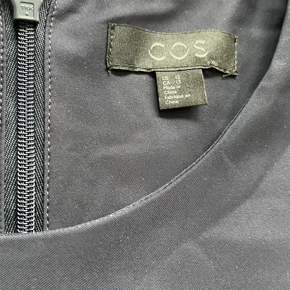 COS NAVY DRESS SIZE 12 MODERN CHIC MINIMALIST STYLISH EVENT DATE EFFORTLESS - Picture 3 of 6